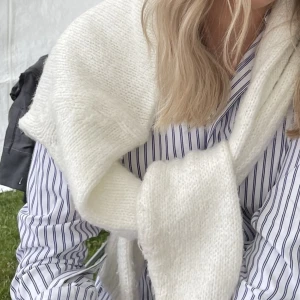 stickad fluffig tröja - stickad fluffig tröja från nakd