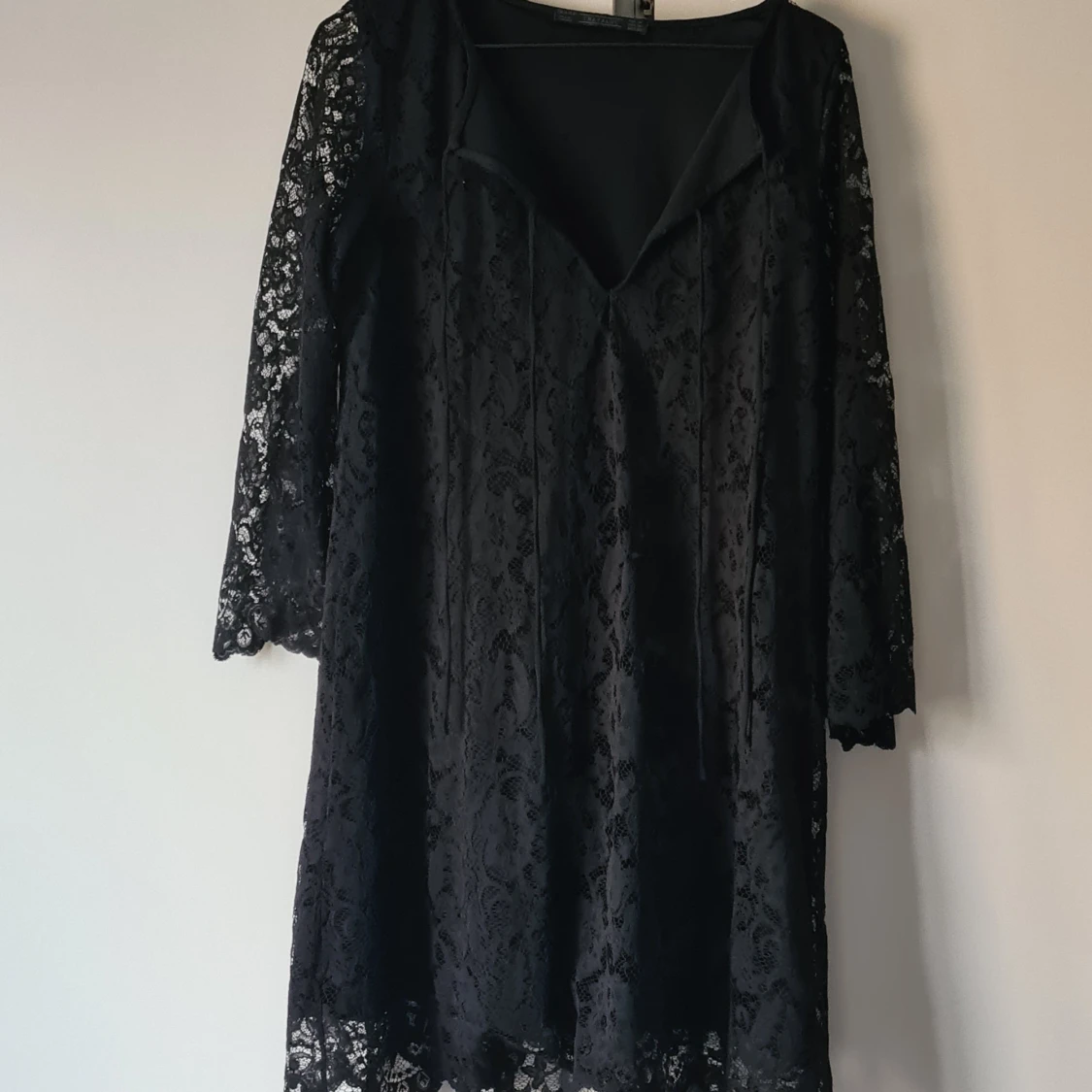 Klänning i spets från zara