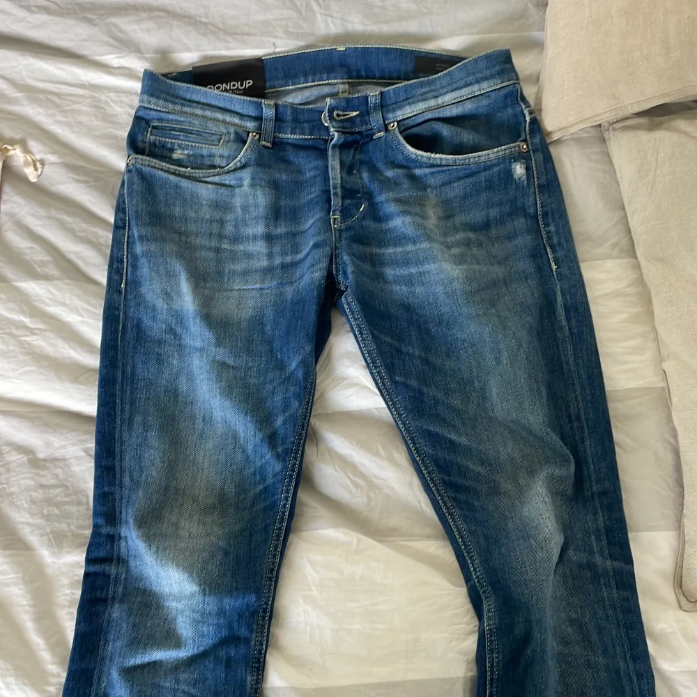 Dondup george skinny fit jeans storlek 31. Fint skick inga hål eller tydliga slitningar. Nypris 2899kr. . Jeans & Byxor.