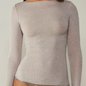 Intimissimi tröja - Beige intimissimi tröja stör S, säljer för jag har en till.