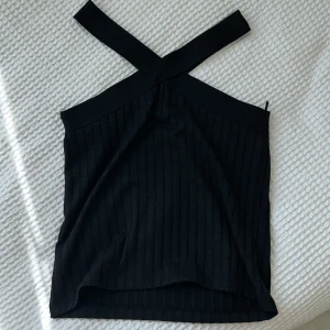 Festtopp - Säljer denna super fina festtopp ifrån mango som ej kommer till användning❤️