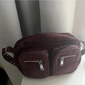 Röd Noella väska  - Skriv privat för frågor eller fler bilder🤗