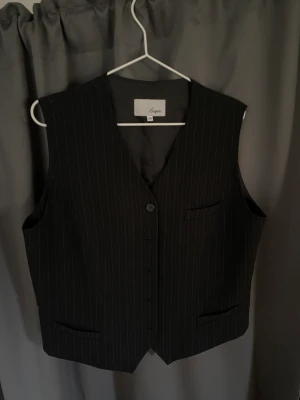 Väst - Väst i storlek M 