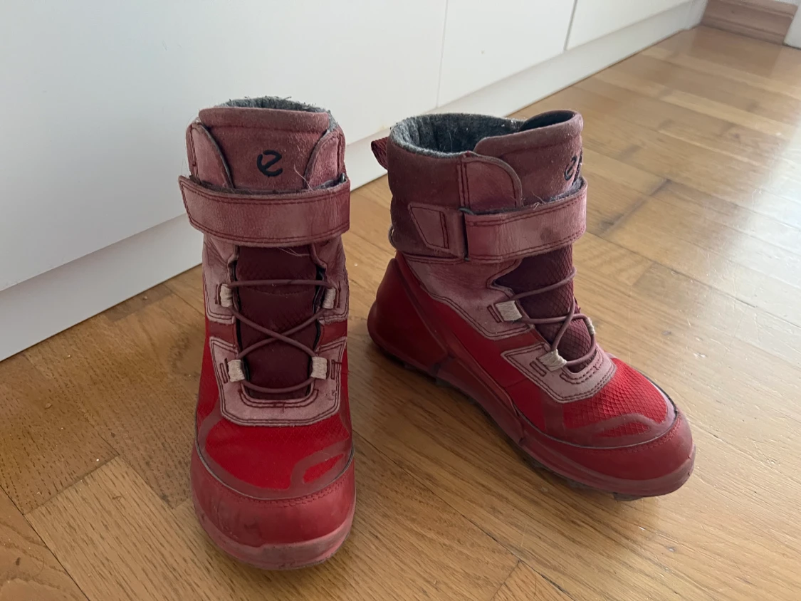 Röda Ecco GoreTex vinterskor 31