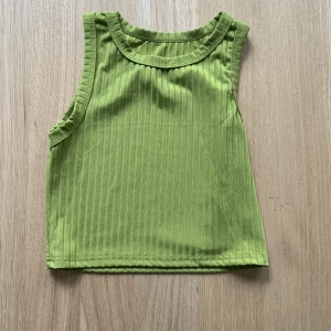 Grön topp - Har använd en gång <3  