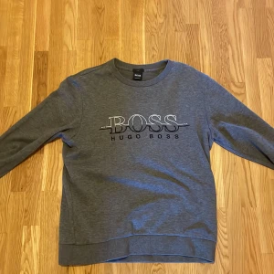 Hugo boss sweatshirt  - Storlek M