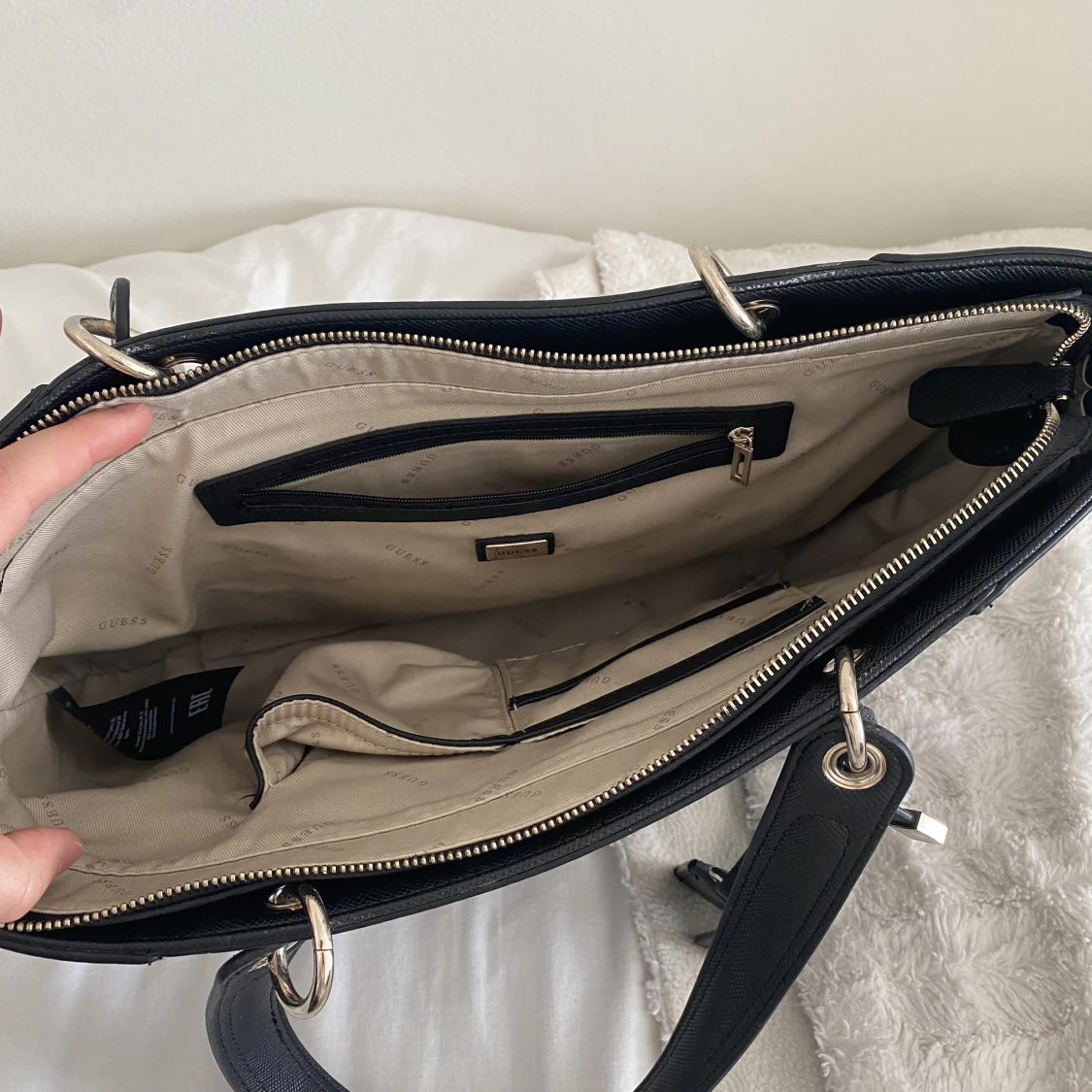 Guess handväska - 91