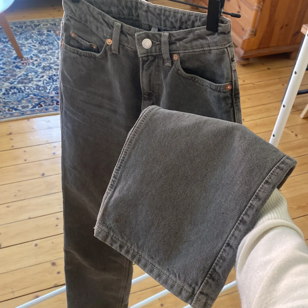 Snygga hårtvättars jeans, använda en gång men är för små för mig. Hög i midja med raka ben . Jeans & Byxor.