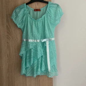 Gullig topp - Turkos blå top bra skick