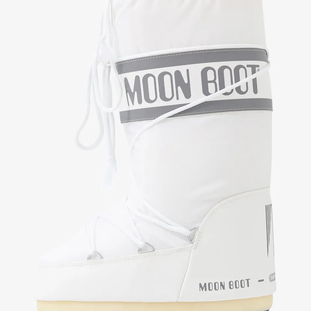 Jättefina vita moon boots till vintern😍. Skor.