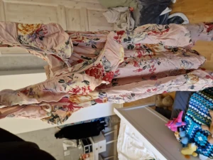 Sommarklänning  - Blommig sommarklänning ifrån Hm. Använt skick.💕💐