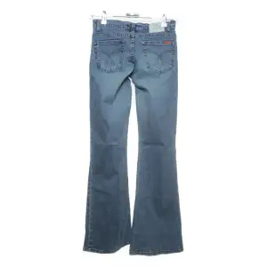 Säljer dessa sjukt snygga lågmidjade bootcut jeansen❤️‍🔥 Jeans:200 Frakt:64