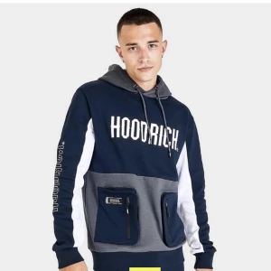 Fin - Har använt den 2 gånger men den är jätte fin sånt men jag har för många kläder så hoppas ni kan köpa den 