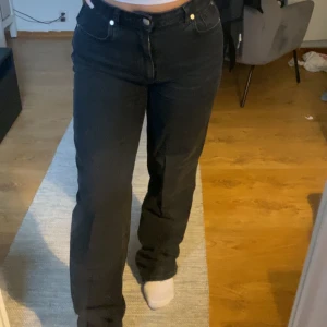 Jeans  - Jeans från bikbok, köpta för 600 säljer för 300