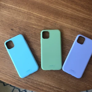 Holdit skal  - Holdit skal 40 kr st säljes pga att de är förstora för min mobil 💚💜🩵 liten spricka på de blåa och lila därför kan pris diskuteras på de😊så 120 + frakt för alla OBS det lila och gröna är sålda 💜💚 