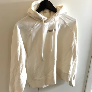 Stronger hoodie - Helt oanvänd storlek S, kommer inte till användning, benvit färg
