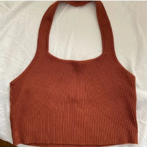 Halterneck top - Super snygg halterneck topp😍 perfekt till sommaren. Säljer pga lite för stor på mig 😔