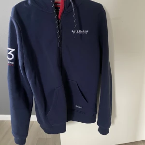 Race Marine Kofta  - En helt ny Race Marine kofta som har använts bara en gång. Den är mysig och mjuk. Priset går att diskuteras ❣️