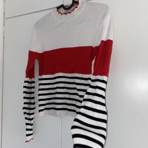 Långärmad - Randig långärmad tröja från Zara! Fin skick! Superskönt! Storlek M