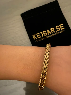 Länk armband  - Länk armband köpt från kejsar.se  Mycket bra skick Doppad i äkta guld Både för herr och dam (unisex) länk armband   Tar emot bud 