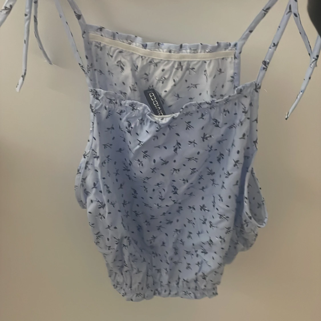 Ett vanligt blommigt linne. - 90