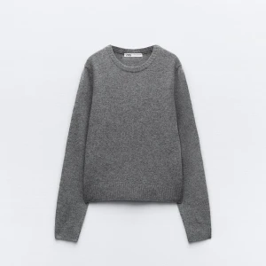 Stickad tröja från zara - Grå stickad tröja från zara i nyskick, använd endast 1 gång!💗storlek s. Köpt för 560kr, säljer för 399💗