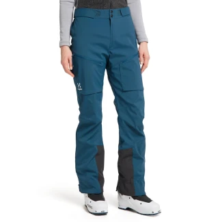 Skidbyxor  - Touring Infinium Pant Women. Skidbyxor från Haglöfs gjorda av Gore-tex. Ändas använda i ca 3dagar vilket gör att dom är nästan som nya. Ny pris är 2900kr mitt pris är 1200kr. Det är bara att skriva om ni undrar något eller vill ha fler bilder💕😊