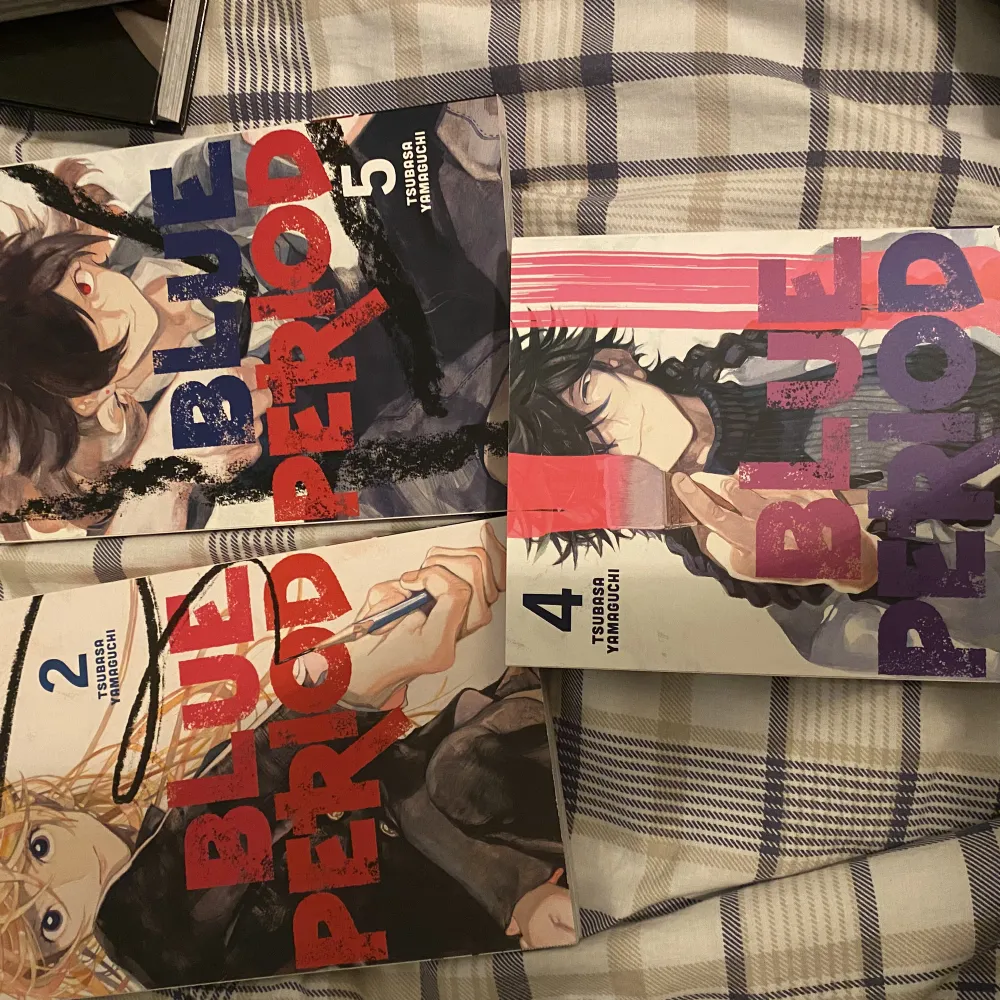 blue period manga  vol 2 5 och 4 säljer alla tre mangas tillsammans för 450kr annars 145kr för vol 2 och 165kr per styck för vol 5&4 helt nya!!!. Övrigt.