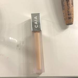 Säljer min ”it’s iconic concealer” i färgen 2N då det inte var min färg. Använd två gånger så den är som ny. Köparen står för frakt