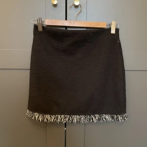 Zara kjol - Säljer denna snygga kjol som inte längre kommer till användning, använt Max 3 gånger 