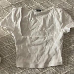 Crop topp - Söt cropp topp, helt oanvänd🤍