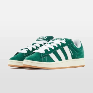 Intressekoll adidas campus 00 - Har ett par ADIDAS Campus 00 skor i 39 1/3 och vill kolla om det finns något intresse för dem. Samt hur mycket jag kan få för dem. Använda 2-3 gånger så dem är i fint skick, bilderna jag lade nu är dock från internet.