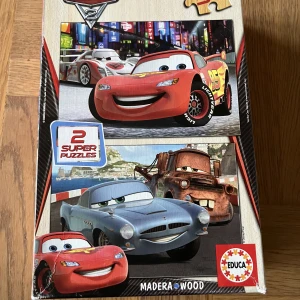 Pussel  - Två stycken Bilar pussel. 