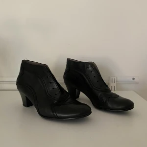 Vintage Garbor klackskor - Vintage klackskor från gabor i bra skick. Det saknas snören. 