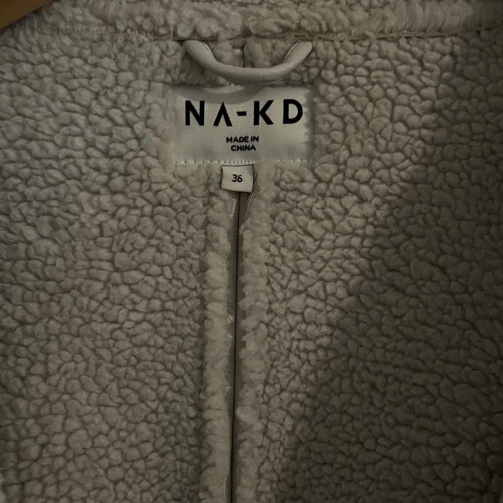 Mysig varm Teddy jacka från NAKD andvänt 2 - 3 gånger ❤️. Jackor.