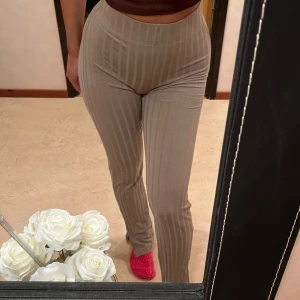 Gina tricot byxor - Knappt använda Gina tricot byxor som är i storlek xxs men passar även xs. Köparen står för frakten ❤️