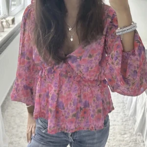 Blus från bikbok - Blus från bikbok, säljer för det inte är min stil använt få gånger.