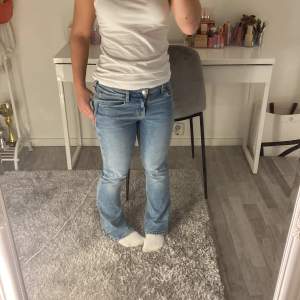 Låg midjade jeans från Gina Young  storlek 146.  Som nya! 