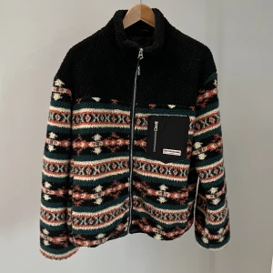 Fleecejacka Bershka - Fleecejacka från Bershka i storlek M. I använt skick.