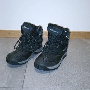 Varma vinter skor för barn - Bra,fina,svarta,varma,fodrade vinterskor storlek 37 för barn