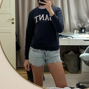 Gant tröja - Jättesnygg och skön tröja från gant, använd några få gånger så i bra skick. Den är lite för liten för mig så säljer den. Är 175 för referens.