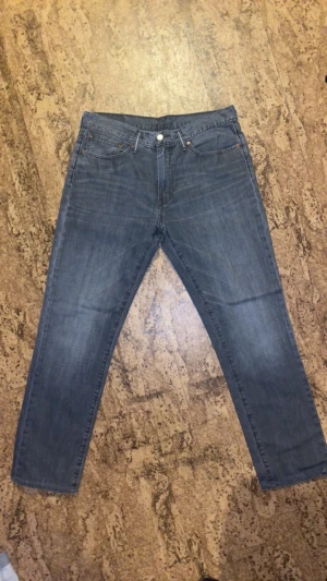 Levis 511 W34 L34 - Levis modell 511, helt nya. Lite smalare än 501. Hör av dig för fler bilder eller andra funderingar. 