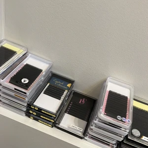 Fransar singelfransar volymfransar - Finns alla möjliga fransar och paketpris. Skriv vad du söker så kollar jag om det finns kvar!