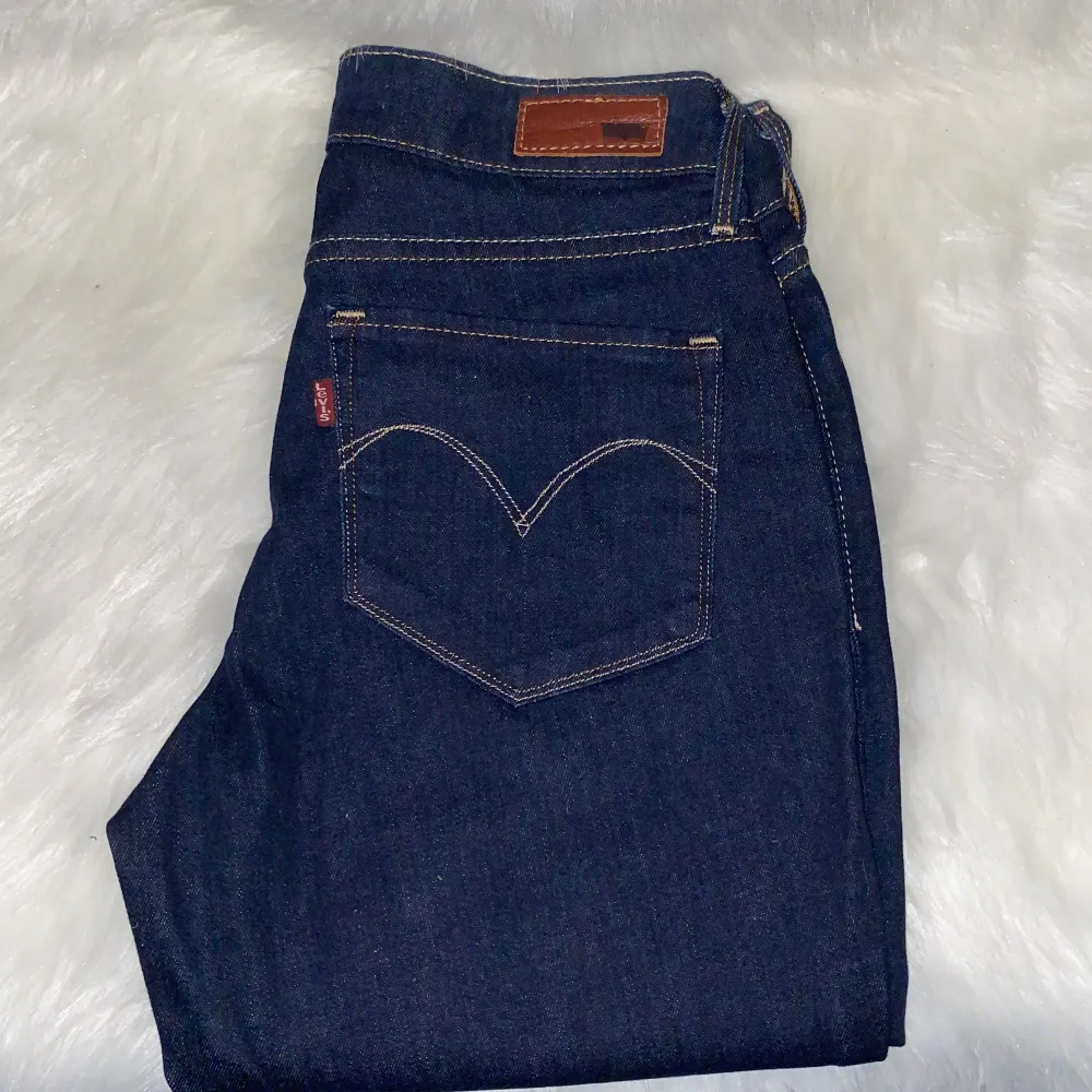 Oanvända. Modern rise curve skinny jeans. Perfekt kurviga.. Jeans & Byxor.