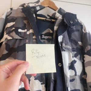 Supreme downtown dunjacka size L - Supreme downtown Dunjacka size L Mycket bra skick Köpte från hemsidan Säljer 2500kr