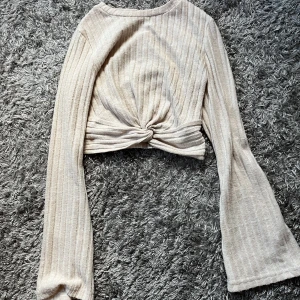 Stickad tröja - Hejsan säljer en stickad tröja🥰fint skick, från shein