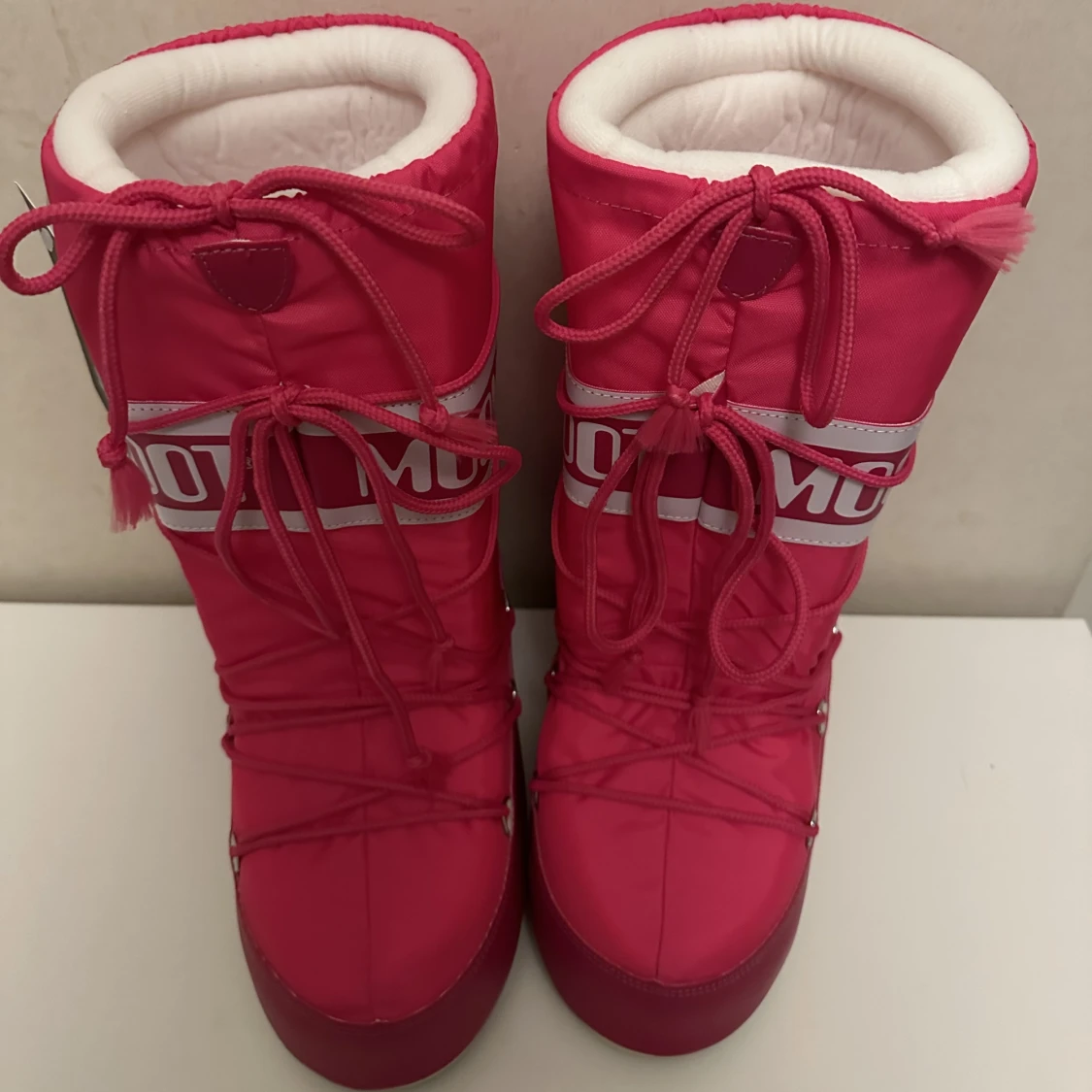 Oanvända MoonBoots - 90