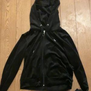 Gina velour hoodie - Knappt använd, bra skick! 