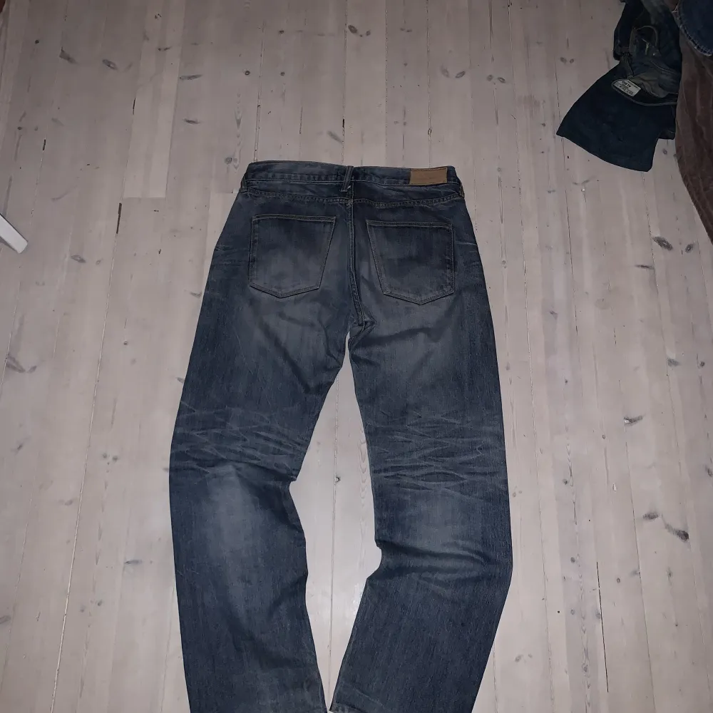 Acne vintage Jaensson har skit snygga fades på fram och baksidan, storlek 33/32, är jättesköna, kom med bud. Jeans & Byxor.
