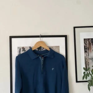 Denim culture tröja - Riktigt snygg zip tröja, använt Max 4 gånger, köpt för 550